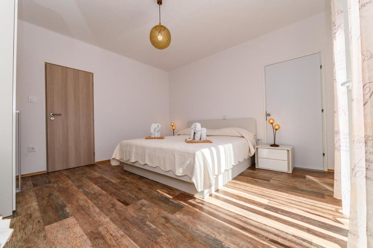 Apartman Paradiso Martinscica  Bagian luar foto